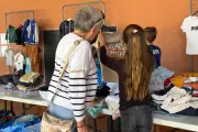 À Garéoult, des élèves organisent une friperie solidaire contre la fast fashion