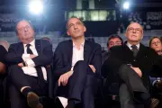 Glucksmann, Hollande, Cazeneuve : la conquête du centre pour 2027