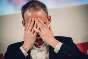 Glucksmann tente de se distancier d'une note stratégique embarrassante
