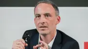 Glucksmann traite une chroniqueuse de CNews d'« agente russe »