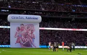 Griezmann fait ses adieux au Metropolitano en larmes avant son départ pour Orlando
