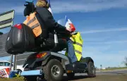 Handicapé moteur verbalisé pour usage du téléphone en fauteuil roulant