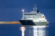 Hantavirus : le MV Hondius accoste à Tenerife, évacuation de plus de cent personnes