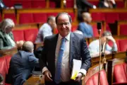 Hollande prépare son retour pour 2027 et sème le trouble à l'Élysée