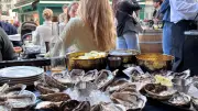 Huîtres à 1 euro à Paris : le pari gagnant pour démocratiser ce produit