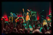 Iggy Pop enflamme l'Auditorium de Bordeaux : récit d'un concert punk historique