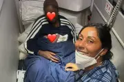 Infirmière niçoise accouche un bébé en plein vol et devient sa marraine