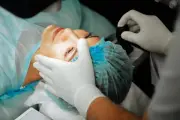 InnovEyes révolutionne la chirurgie laser des yeux à Nice