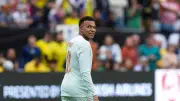 Kylian Mbappé célèbre sa sélection pour la Coupe du monde 2026 avec une photo de lui enfant