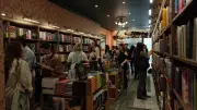 La romance, un genre littéraire qui s'assume et cartonne en librairie