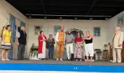 La troupe La Ruche joue «Frou-Frou les Bains» à Angoisse