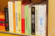 Le livre de cuisine perse séduit les Français : succès éditorial