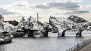 Le Pont-Neuf transformé en caverne géante par JR pour un hommage éphémère