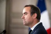 Lecornu annonce une baisse des recettes carburants, contredit la cagnotte