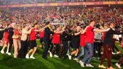 Lens fête sa première Coupe de France : l'émotion des joueurs et des supporters