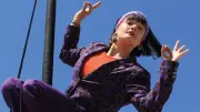 Les Gens qui paniquent : un solo de cirque entre mât chinois et méditation