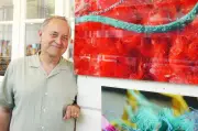 Les laissées de mer de Michel Peltier : un ballet plastique multicolore