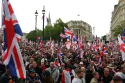 Londres : l'extrême droite mobilise des dizaines de milliers de sympathisants dans la rue