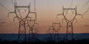 Macron réunit les acteurs de l'électricité pour accélérer l'électrification