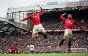 Manchester United renaît avec Carrick et bat Liverpool 3-2