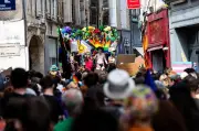 Marche des fiertés à Agen : liens entre générations et milieux