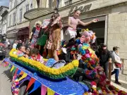 Marmande : défilé fleuri et cavalcade réussie pour le comité des fêtes