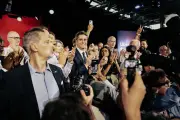 Meeting d'Attal : emphase et émotion pour son premier discours de candidat