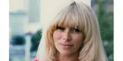 Mireille Darc : astrologie, amour et Alain Delon dans nos archives