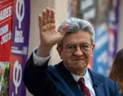 Mélenchon progresse dans les sondages et conforte sa stratégie de campagne précoce