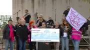 Moto contre violences conjugales : 1 000 € remis à Via femina fama
