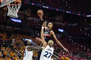NBA : Wembanyama bat le record de contres en play-offs, mais les Spurs s'inclinent