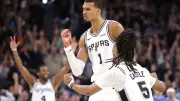NBA : Wembanyama et les Spurs écrasent le Thunder, série à 2-2