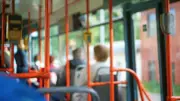 Nice : un bus dévale une pente en marche arrière, les passagers sautent
