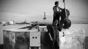 Nico Ripoll dévoile Punk, une ballade rock décalée sur Sète