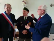Nieul-sur-Mer : Roger Voig décoré de l'ordre national du Mérite à 92 ans
