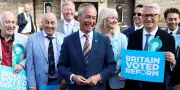 Nigel Farage triomphe aux locales britanniques : une démocratie en crise