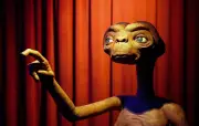 Non, cette vidéo ne montre pas un extraterrestre mangeant du chocolat