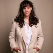 Nora Bussigny en conférence à Périgueux sur les nouveaux antisémites
