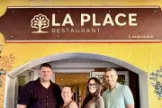 Nouveau restaurant La Place à Solliès-Ville : bar à vin et pizzas artisanales
