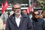 Olivier Faure enfariné par des militants d'extrême gauche lors du 1er mai à Amiens