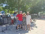 Osmose, trio familial, anime les quais de La Rochelle avec des chansons engagées