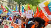 À Paris, les agents du périscolaire manifestent contre les suspensions arbitraires