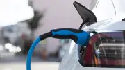 Peugeot électrique : autonomie réelle moitié moins, concessionnaire condamné