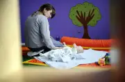 Placement des enfants : le gouvernement veut favoriser l'accueil chez un proche