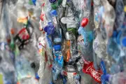 Plastique omniprésent dans les supermarchés : un rapport dénonce des efforts insuffisants