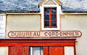Pourquoi les cordonniers font aussi des clés ? L'histoire d'une diversification