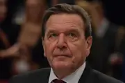 Poutine propose Schröder comme médiateur : Berlin réagit froidement