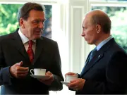 Poutine propose Schröder comme médiateur : une 'Schnapsidee' à Berlin