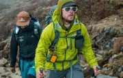 Record de l'Everest battu en 50 jours depuis la mer par un Australien