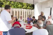 Rencontre conviviale entre lecteurs et rédaction de Sud Ouest à la Cave des gourmets